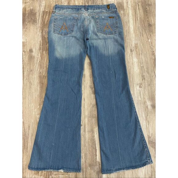 7 For All Mankind Mid Rise Flared Jeans Light Wash Women’s Sz 32 Inch Waist - Picture 6 of 8